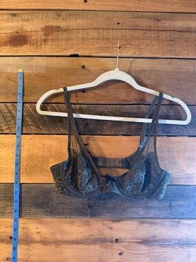 Victoria’s Secret Body Demi Unlined Bra 34B | Lace Underwire Olive Green